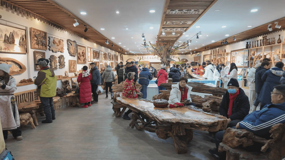 冰雪同心绘童话 百家旅社踏线美江木艺园